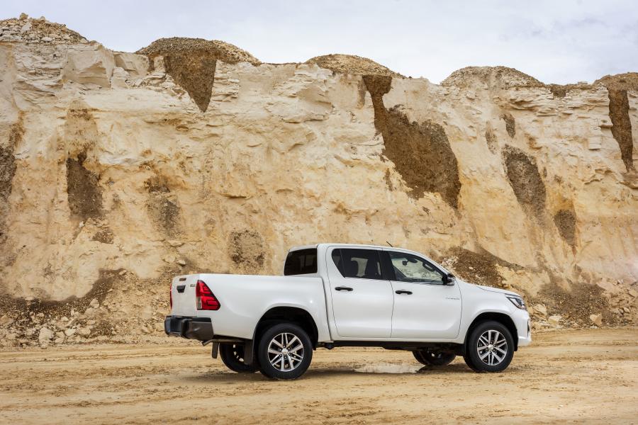  Toyota Hilux Special Edition Double Cab 2019 года  (EU) (фото 16 из 40)
